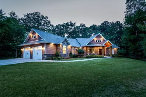 760 Hidden Rdg S, Midland, MI 48640