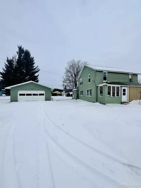 990 School, Ishpeming, MI 49849
