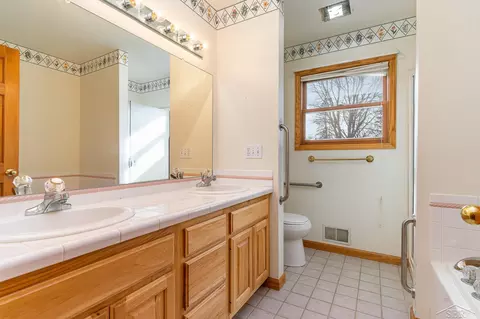 Bath - 309 Fieldstone, Hemlock, MI 48626 photo 1 of 5