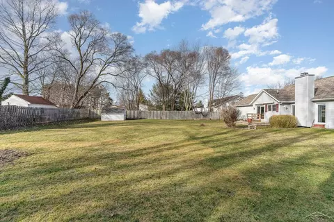 Exterior - 309 Fieldstone, Hemlock, MI 48626 photo 6 of 7