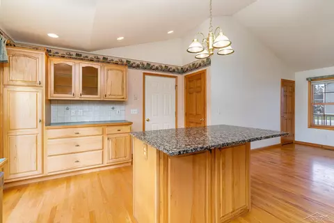 Kitchen - 309 Fieldstone, Hemlock, MI 48626 photo 4 of 4