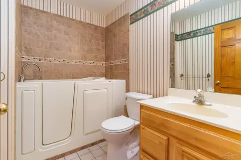 Bath - 309 Fieldstone, Hemlock, MI 48626 photo 3 of 5