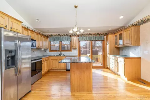 Kitchen - 309 Fieldstone, Hemlock, MI 48626 photo 1 of 4