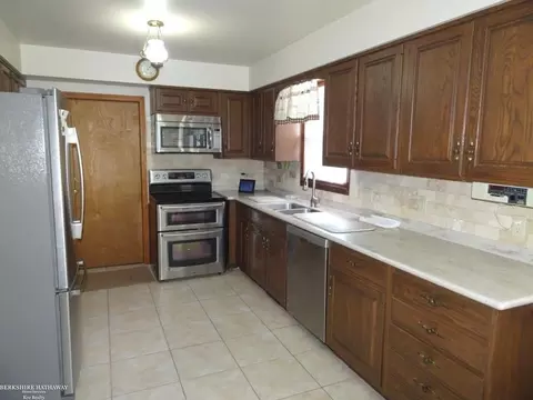 Kitchen - 18247 Stephens, Eastpointe, MI 48021 photo 2 of 5