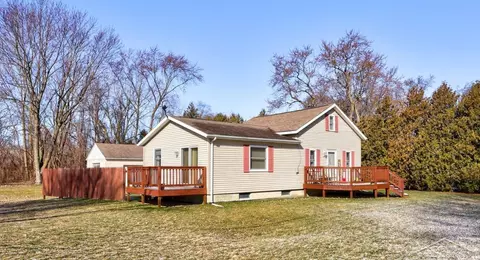1071 Ledyard Rd, Essexville, MI 48732