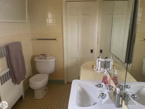 Bath - 710 Brown, Saint Clair, MI 48079 photo 4 of 6