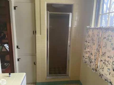 Bath - 710 Brown, Saint Clair, MI 48079 photo 5 of 6