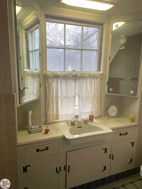 Bath - 710 Brown, Saint Clair, MI 48079 photo 3 of 6