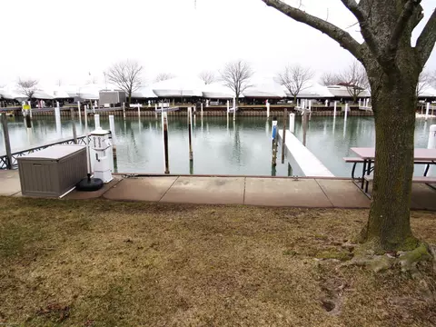 41700 Conger Bay G-260, Harrison Township, MI 48045