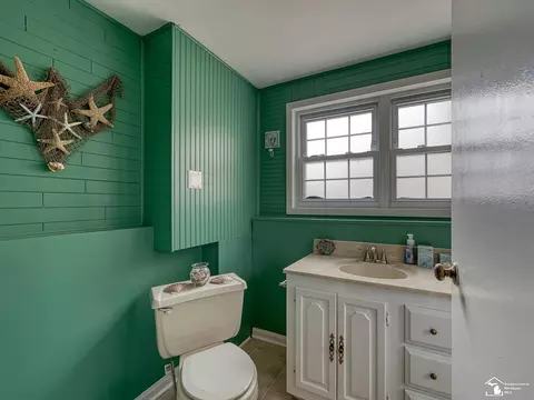 Bath - 612 Donnalee, Monroe, MI 48162 photo 2 of 3