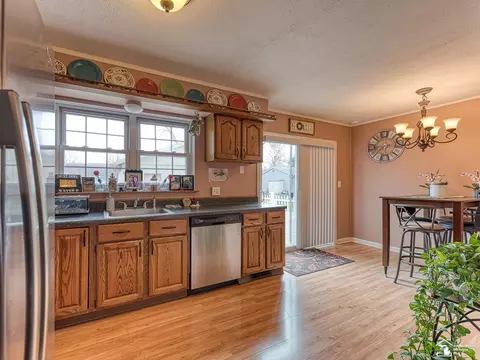 Kitchen - 612 Donnalee, Monroe, MI 48162 photo 2 of 3
