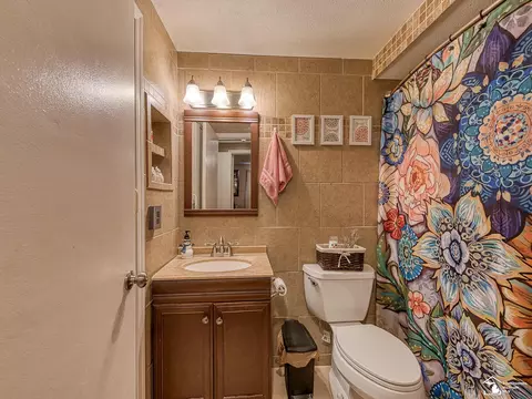 Bath - 612 Donnalee, Monroe, MI 48162 photo 1 of 3