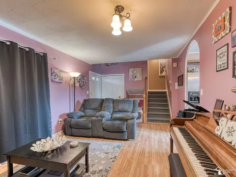 Living - 612 Donnalee, Monroe, MI 48162 photo 6 of 7