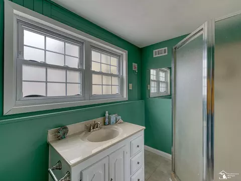 Bath - 612 Donnalee, Monroe, MI 48162 photo 3 of 3