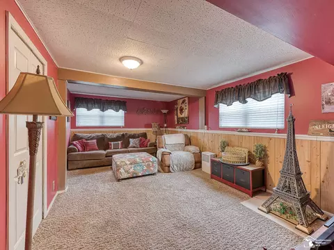 Living - 612 Donnalee, Monroe, MI 48162 photo 4 of 7