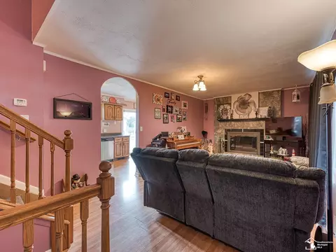 Living - 612 Donnalee, Monroe, MI 48162 photo 7 of 7