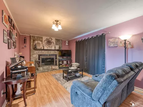 Living - 612 Donnalee, Monroe, MI 48162 photo 5 of 7