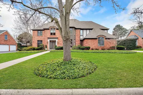 7 Windward, Grosse Pointe Farms, MI 48236