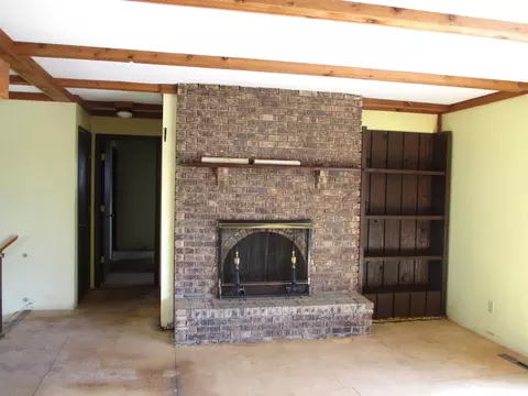 Living - 3622 E Lansing, Bancroft, MI 48414 photo 2 of 4