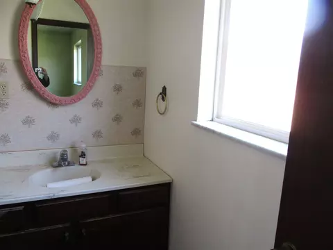 Bath - 3622 E Lansing, Bancroft, MI 48414 photo 3 of 4
