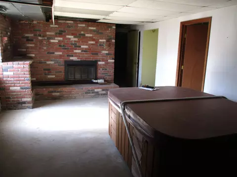 Living - 3622 E Lansing, Bancroft, MI 48414 photo 3 of 4