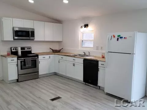 2290 Laberdee, Adrian, MI 49221 photo 2