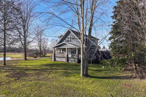 Exterior - 253 N Smith, Owosso, MI 48867 photo 4 of 15
