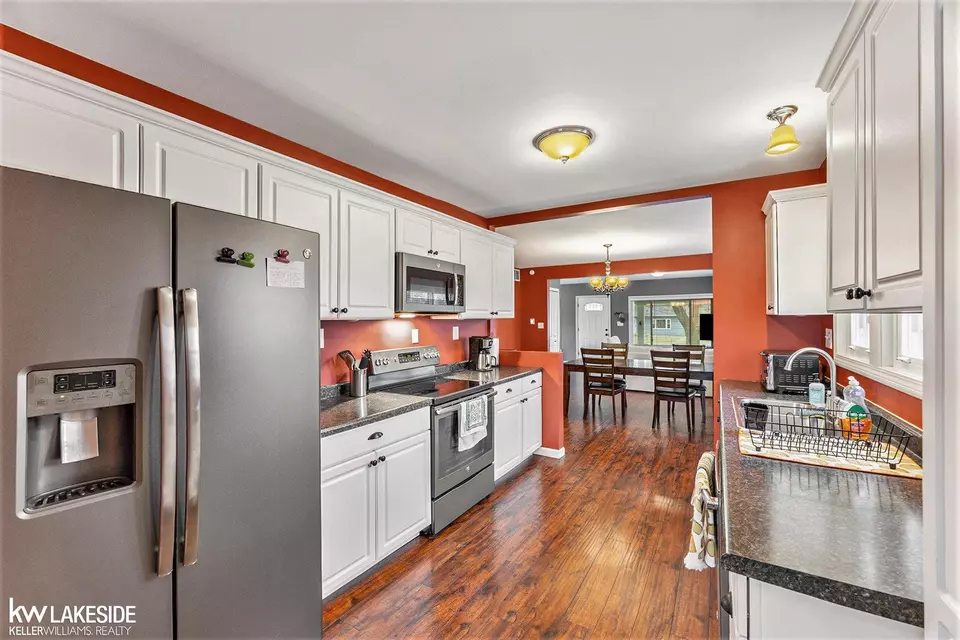 Kitchen - 2287 S Riverside, East China, MI 48054 photo 2 of 3