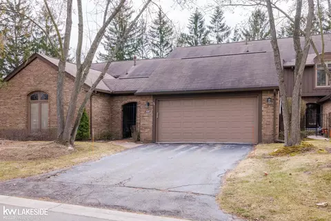30315 Oakview #168, Bingham Farms, MI 48025