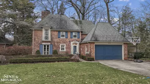 277 Cloverly Rd, Grosse Pointe Farms, MI 48236