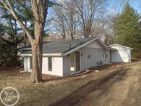 4028 Pine Grv, Fort Gratiot, MI 48059
