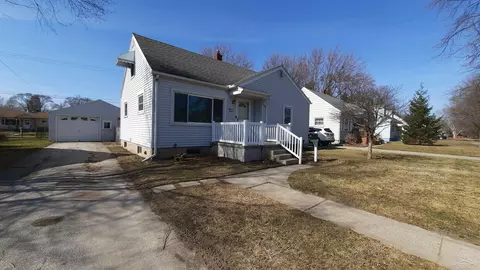 1111 N Dewitt, Bay City, MI 48706