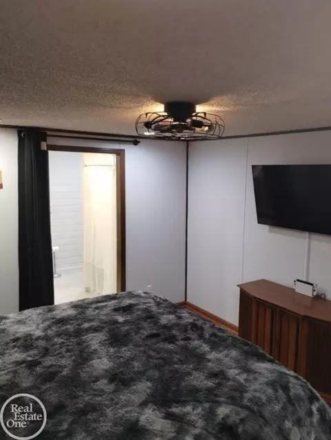 Bedroom - 166 Parkway, Davison, MI 48423 photo 3 of 4