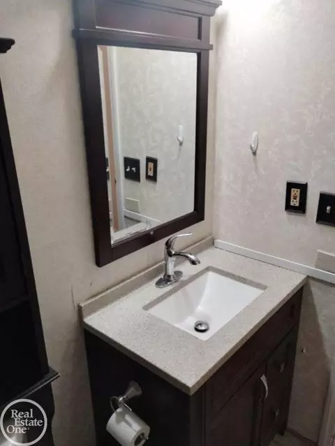 Bath - 166 Parkway, Davison, MI 48423 photo 2 of 3