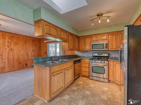 Kitchen - 211 Cranbrook, Monroe, MI 48162 photo 2 of 3