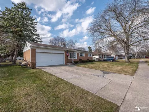 Exterior - 211 Cranbrook, Monroe, MI 48162 photo 2 of 7