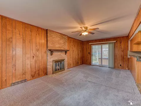 Living - 211 Cranbrook, Monroe, MI 48162 photo 2 of 2