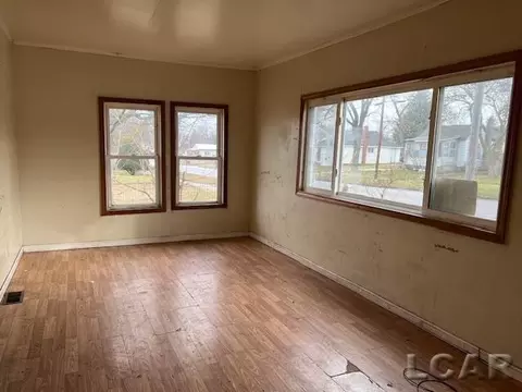844 Caton, Adrian, MI 49221 photo 2