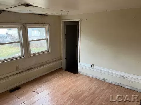 844 Caton, Adrian, MI 49221 photo 8