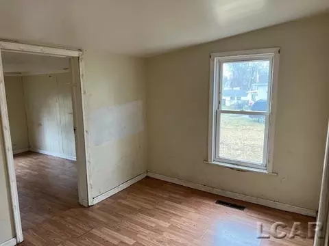 844 Caton, Adrian, MI 49221 photo 6
