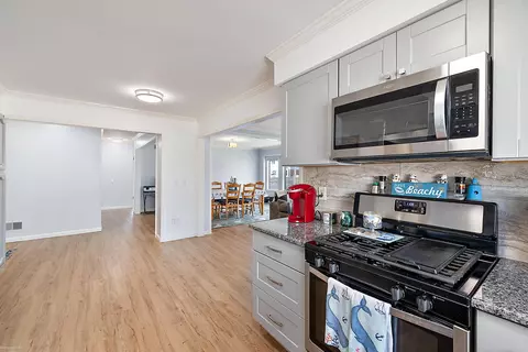 Kitchen - 47307 Blueridge, Macomb, MI 48044 photo 6 of 7