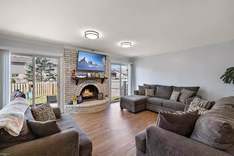 Living - 47307 Blueridge, Macomb, MI 48044 photo 2 of 4
