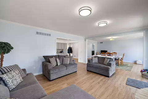 Living - 47307 Blueridge, Macomb, MI 48044 photo 3 of 4
