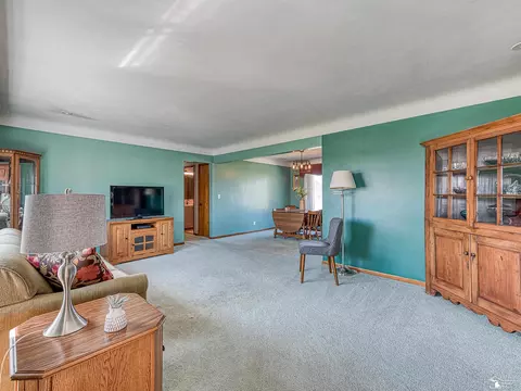 Living - 627 Ruff, Monroe, MI 48162 photo 3 of 5