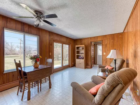 Living - 627 Ruff, Monroe, MI 48162 photo 4 of 5