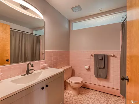 Bath - 627 Ruff, Monroe, MI 48162 photo 3 of 5