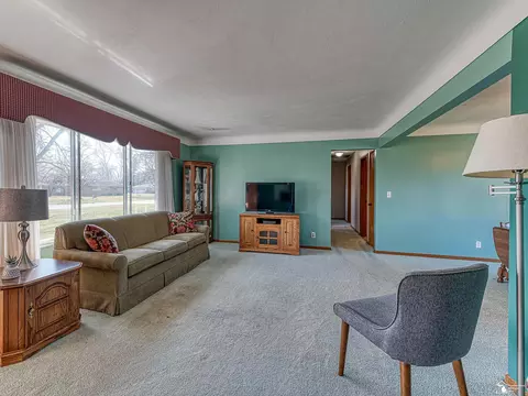 Living - 627 Ruff, Monroe, MI 48162 photo 2 of 5