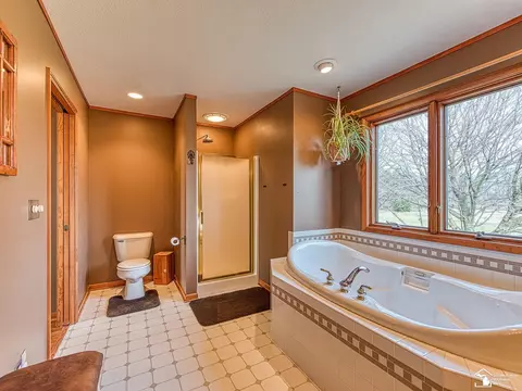 Bath - 2420 Baldwin, Monroe, MI 48162 photo 2 of 6
