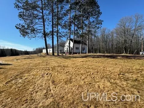 126 E Park, Iron River, MI 49935
