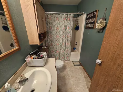 Bath - 16 Lawer, Ishpeming, MI 49849 photo 2 of 4